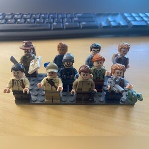 LEGO Jurassic World Minifigures
